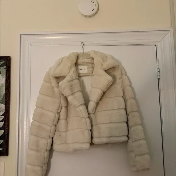 Blank NYC Quilted Faux Fur crop jacket - Picture 2 of 3